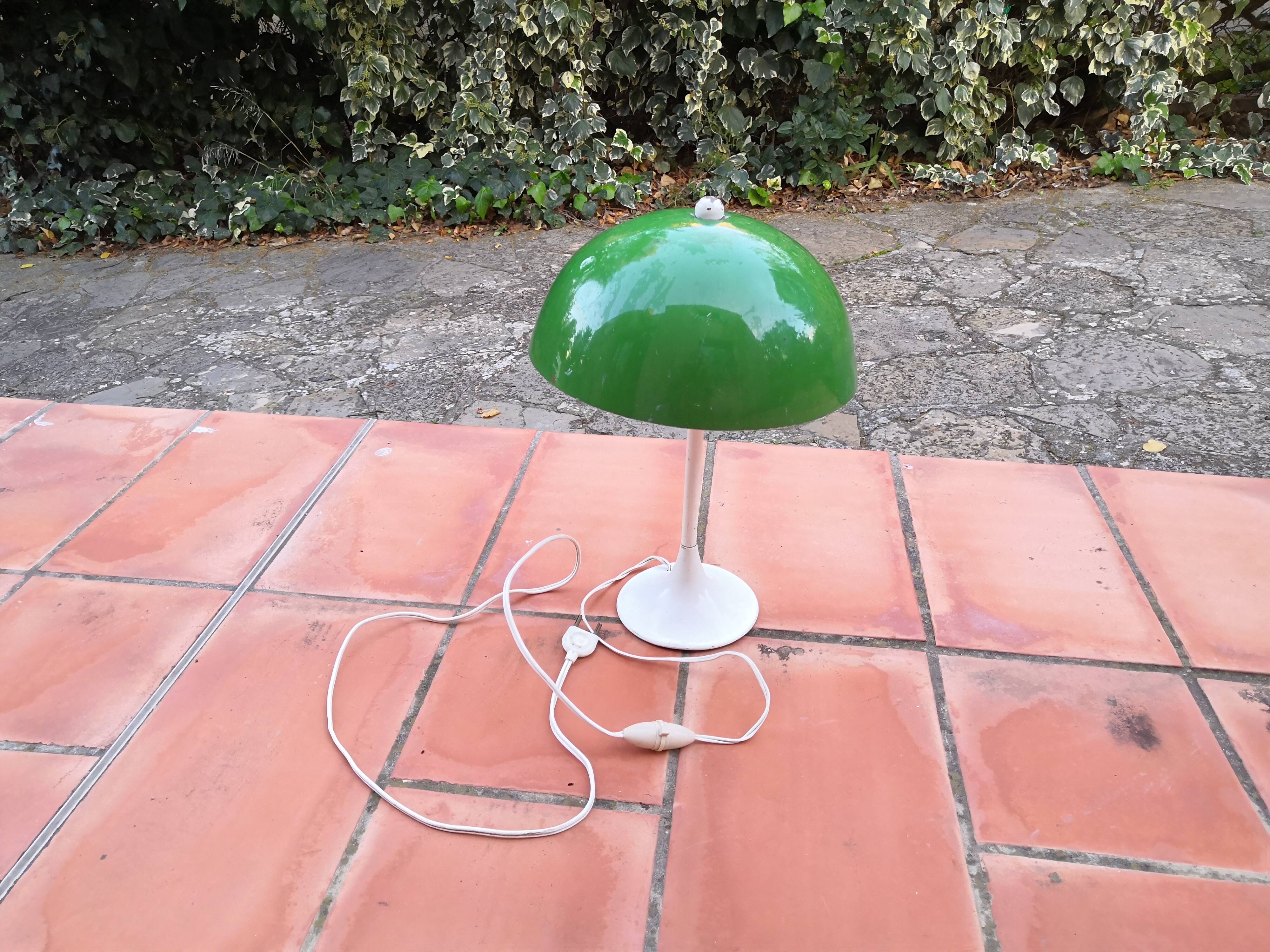Monteuse table lamp with vintage mushroom dome metal tulip foot