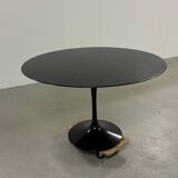 Eero Saarinen Tulip Dining Table by Knoll in black Marble