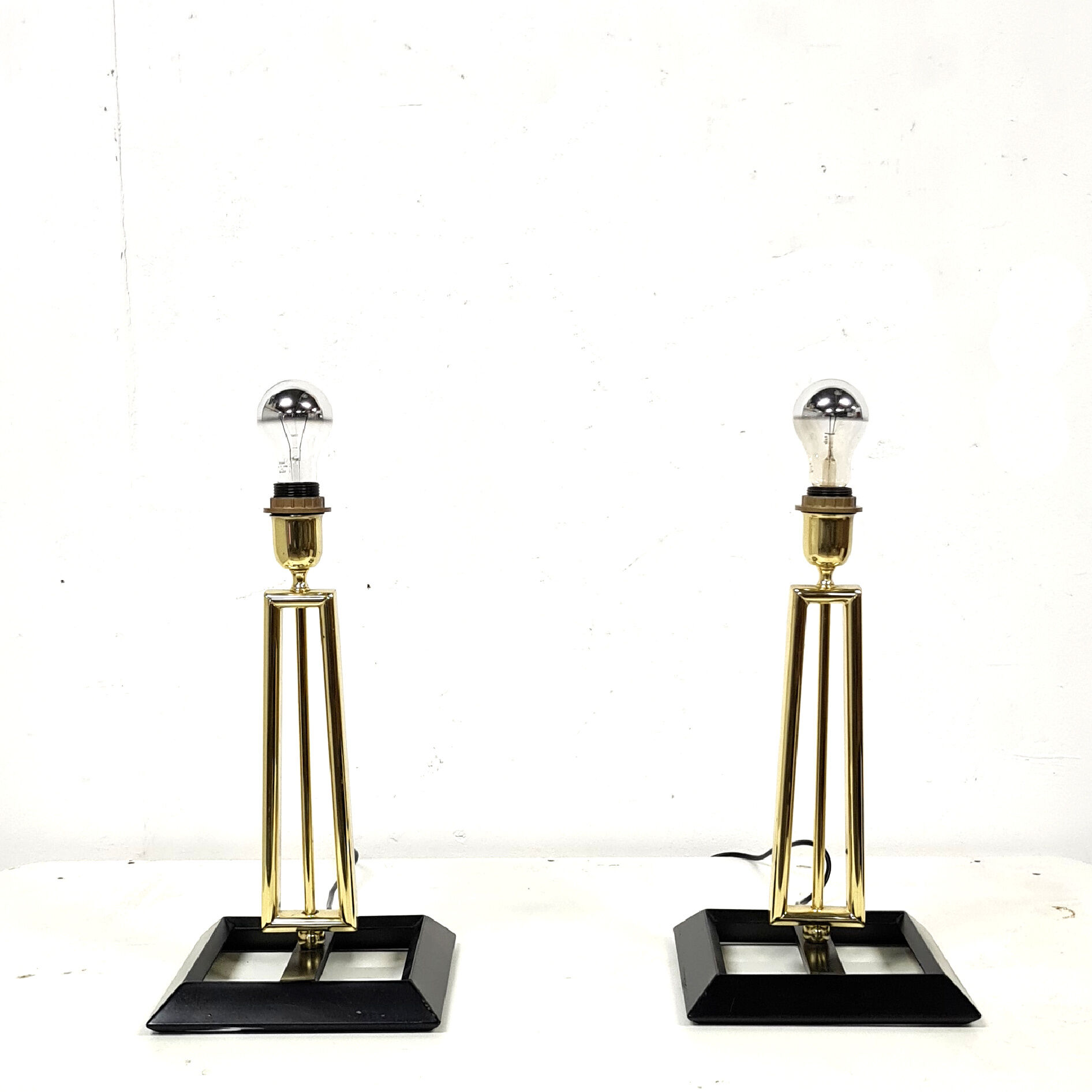 Set of two sculptural Hollywood regency brass table lamps, 1970s