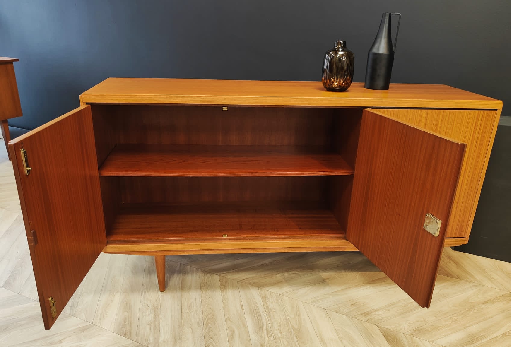 Enfilade mid century vintage