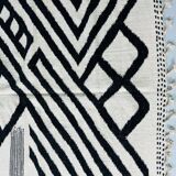 Handmade black and white traditional Moroccan kilim rug size 150x250.