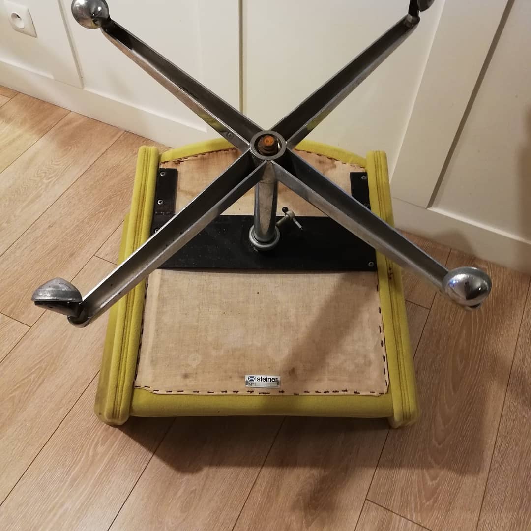 Joseph André Motte's swivel Prism chair for Steiner