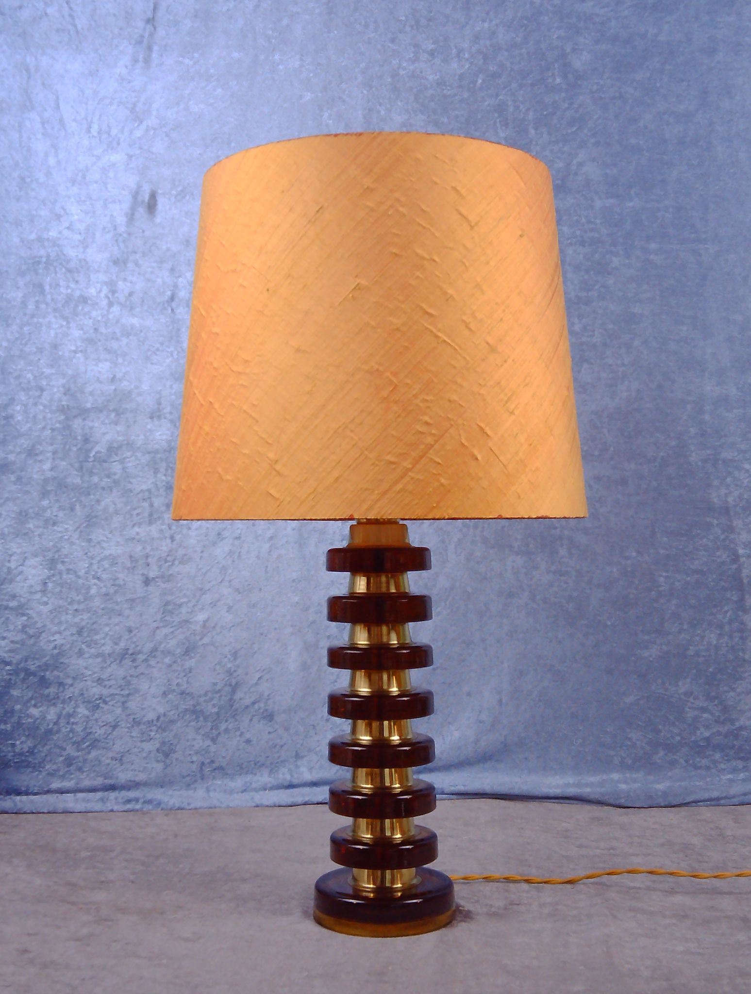 Glass and brass tablelamp from Möllers Armaturfabrik Eskilstuna, Sweden. 1970's.