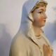 Statuette religieuse de la Vierge Marie en biscuit de porcelaine