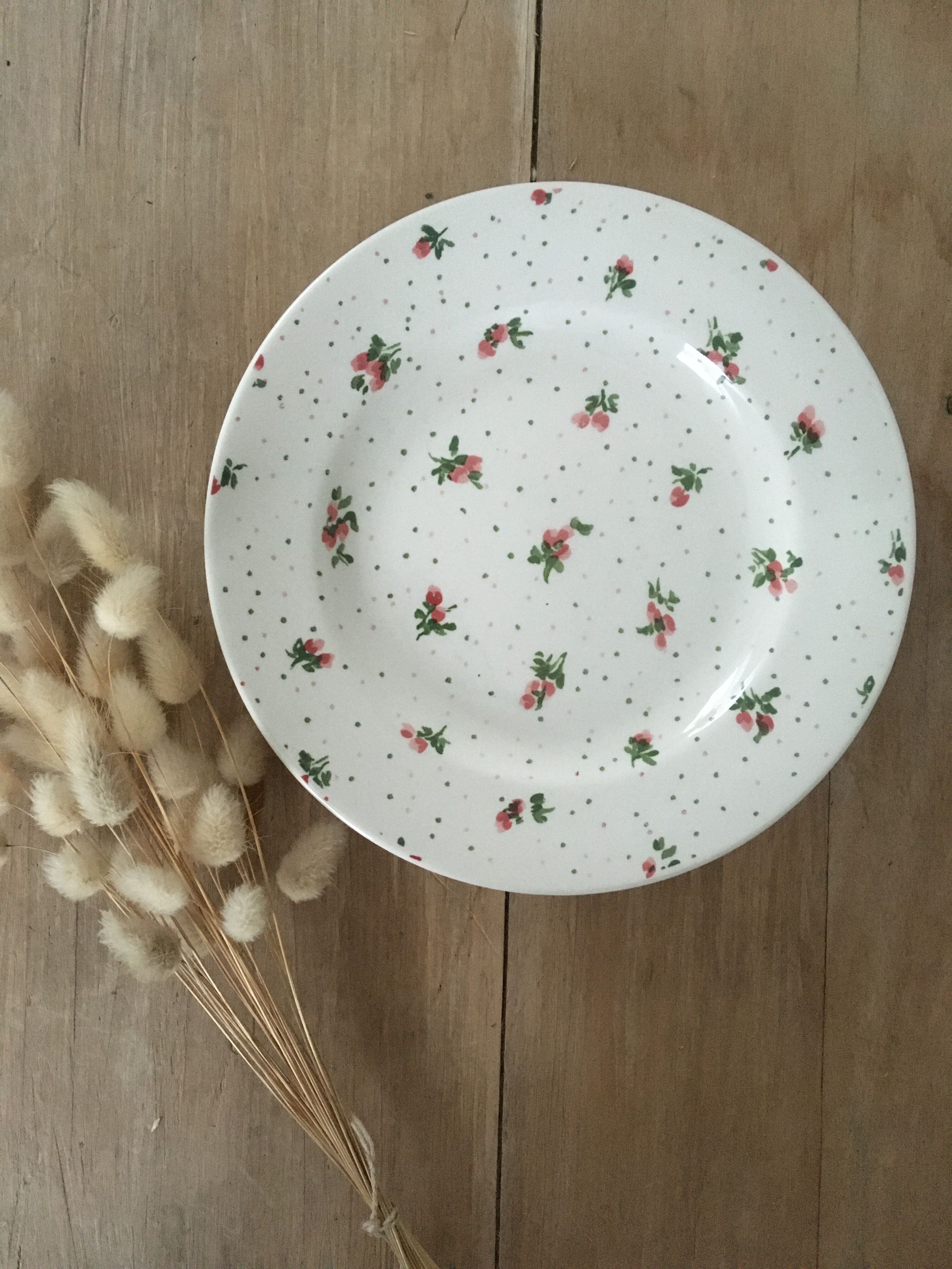 4 Churchill flat flowery plates