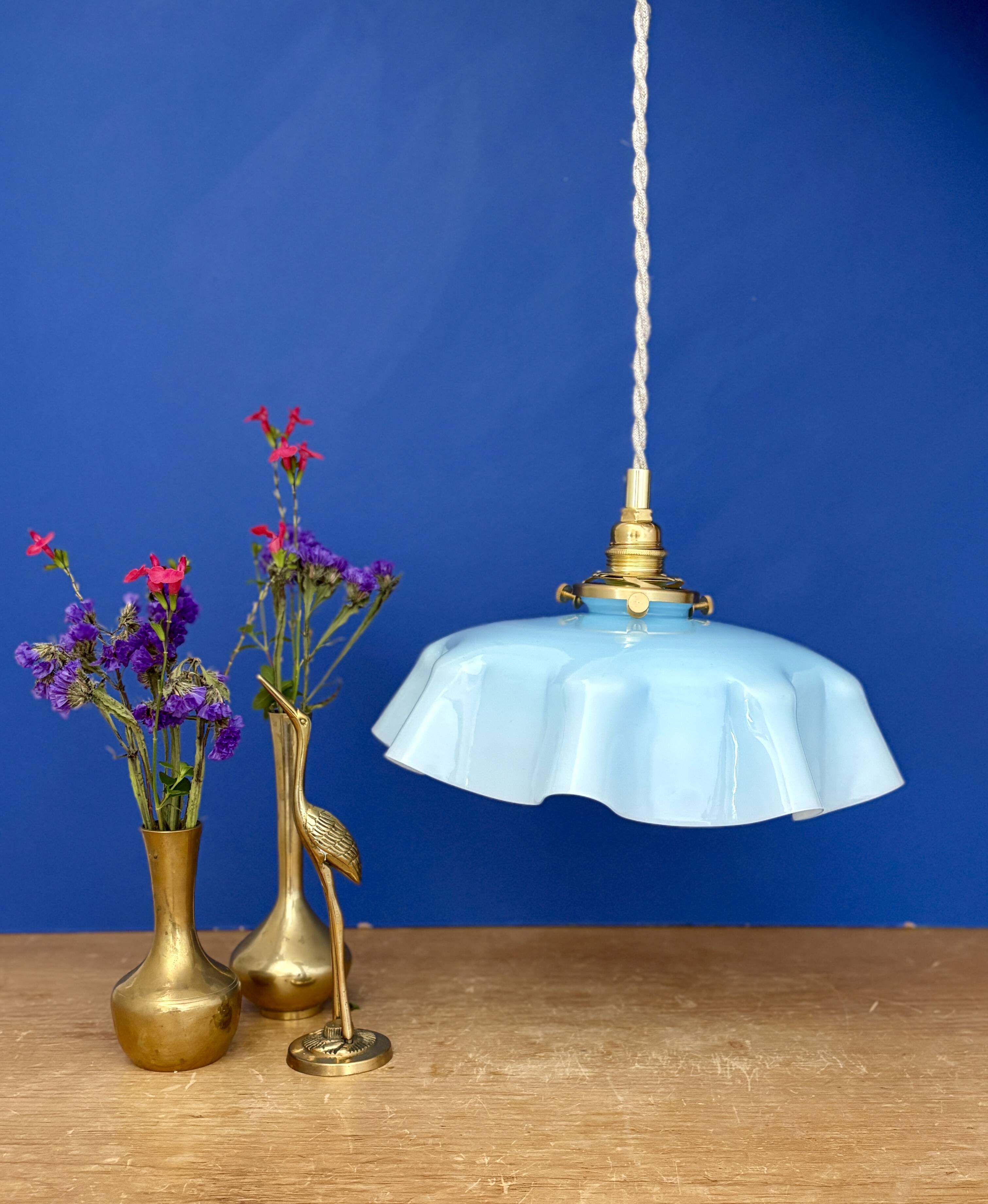 Suspension abat-jour vintage en opaline bleue