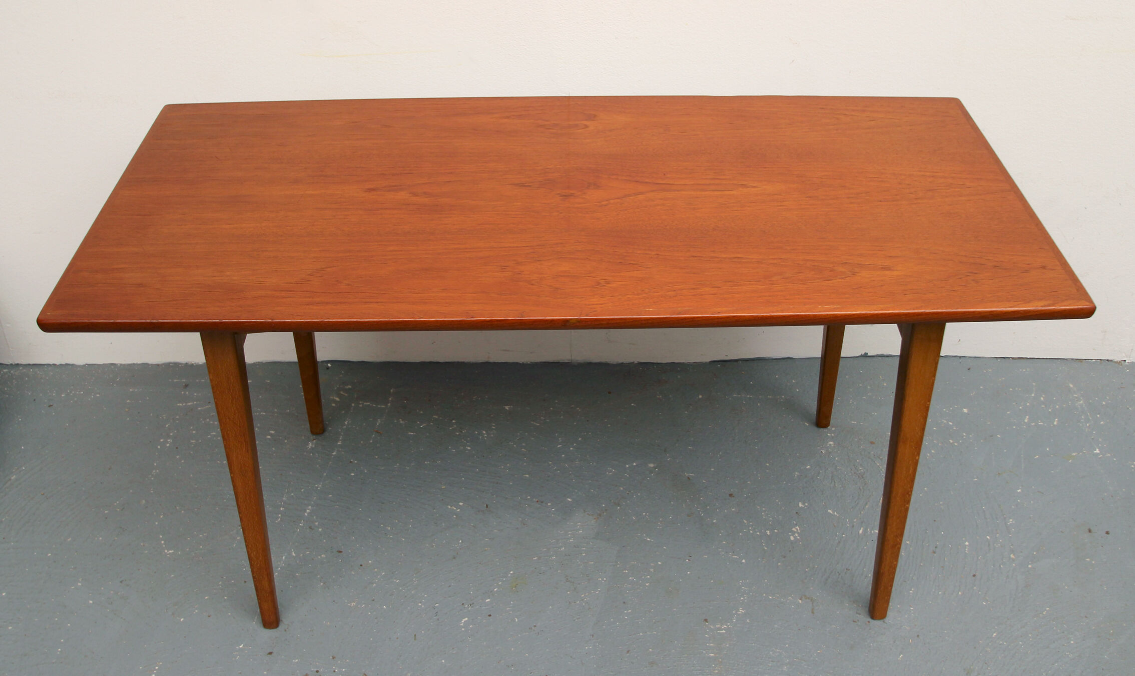 Table basse des années 1950 en teck