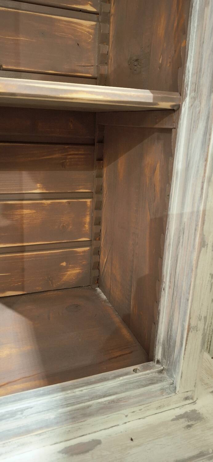 Buffet with 2 glass doors