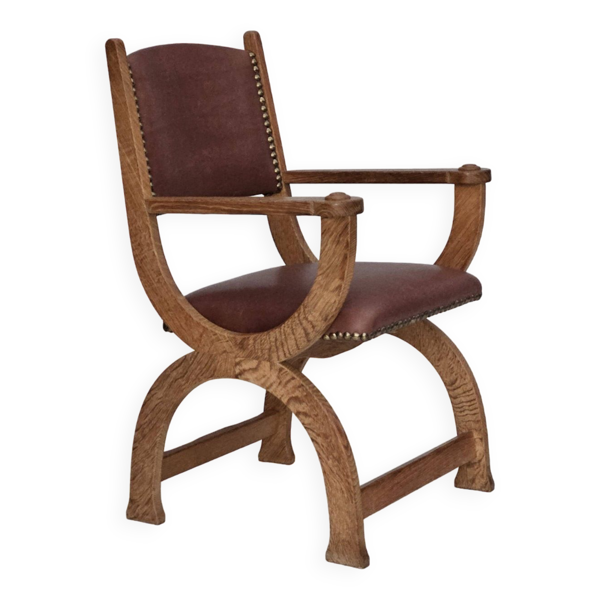 Années 1950, design danois, fauteuil retapissé, cuir marron naturel, bois de chêne.