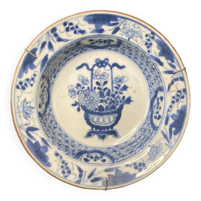 Chine, assiette creuse porcelaine blanc bleu XVIIIème