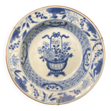 China, 18th century blue and white porcelain soup plate