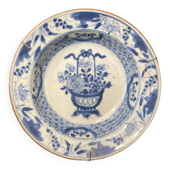 Chine, assiette creuse porcelaine blanc bleu XVIIIème