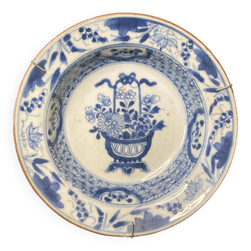 China, 18th century blue and white porcelain soup plate