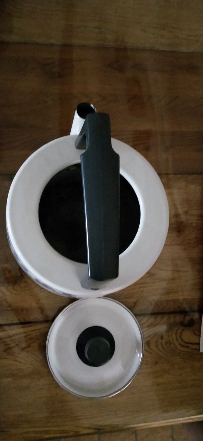 Enameled kettle