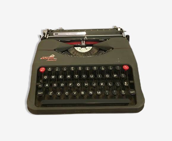 Old-typewriter Empire Aristocrat gray