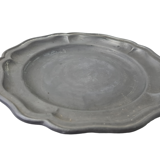 Ancien plat assiette en étain Louis XV