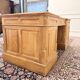 Bureau en teck anglais classique avec cuir marron
