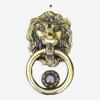 Heurtoir/marteau de porte en forme de tête de lion, style antique. en laiton à patine vieil or