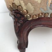 Repose-pied en bois rembourré vintage style Louis IV