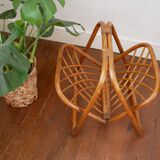 Foldable magazine rack in wicker