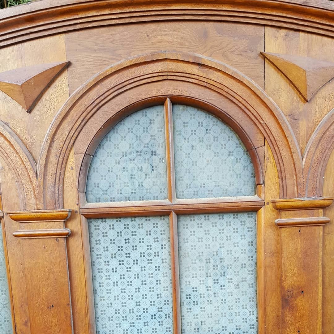 Séparation ancienne bois et vitre, fenêtre verre