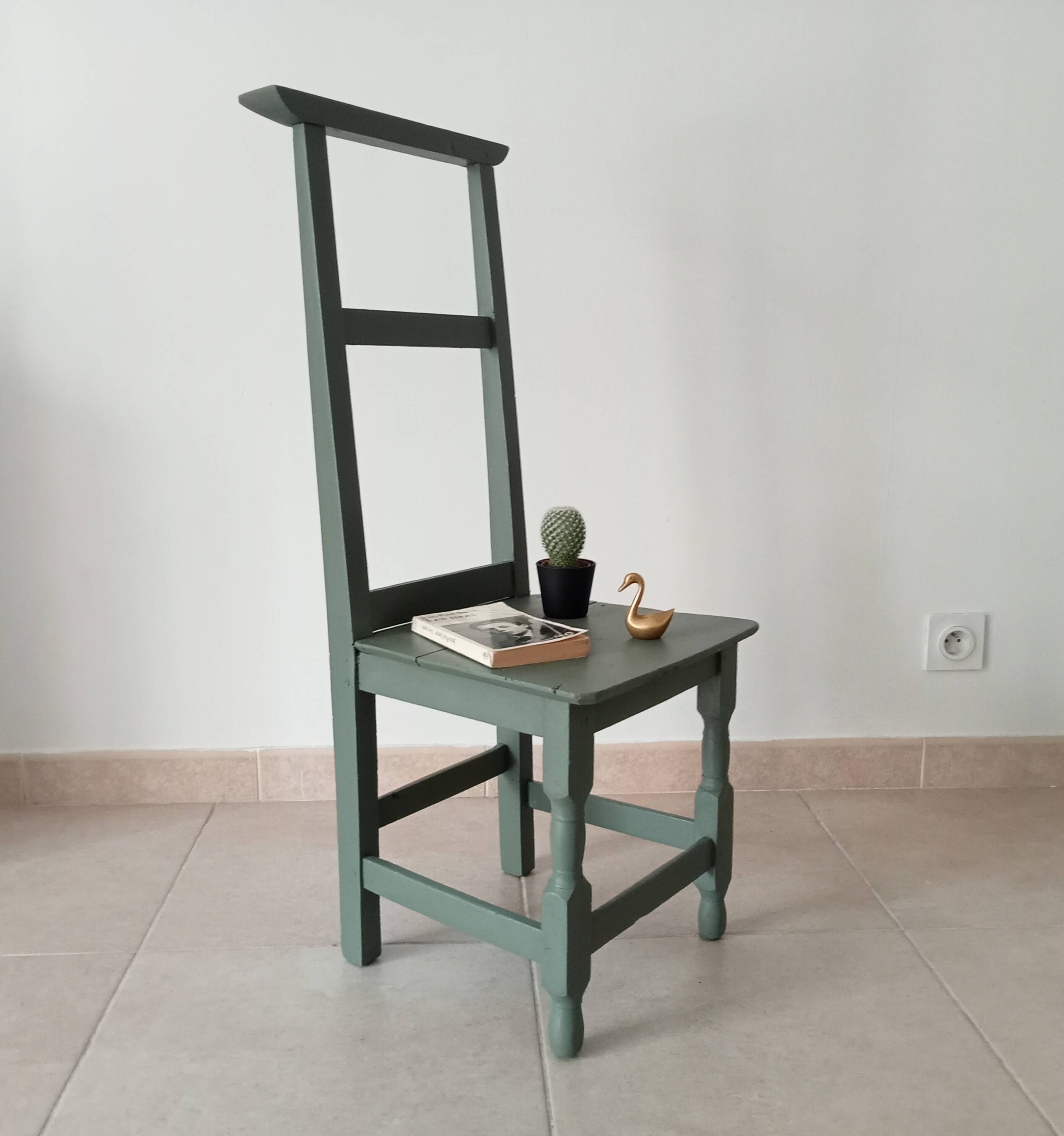 Antique "prie dieu" chair from the 19th century.