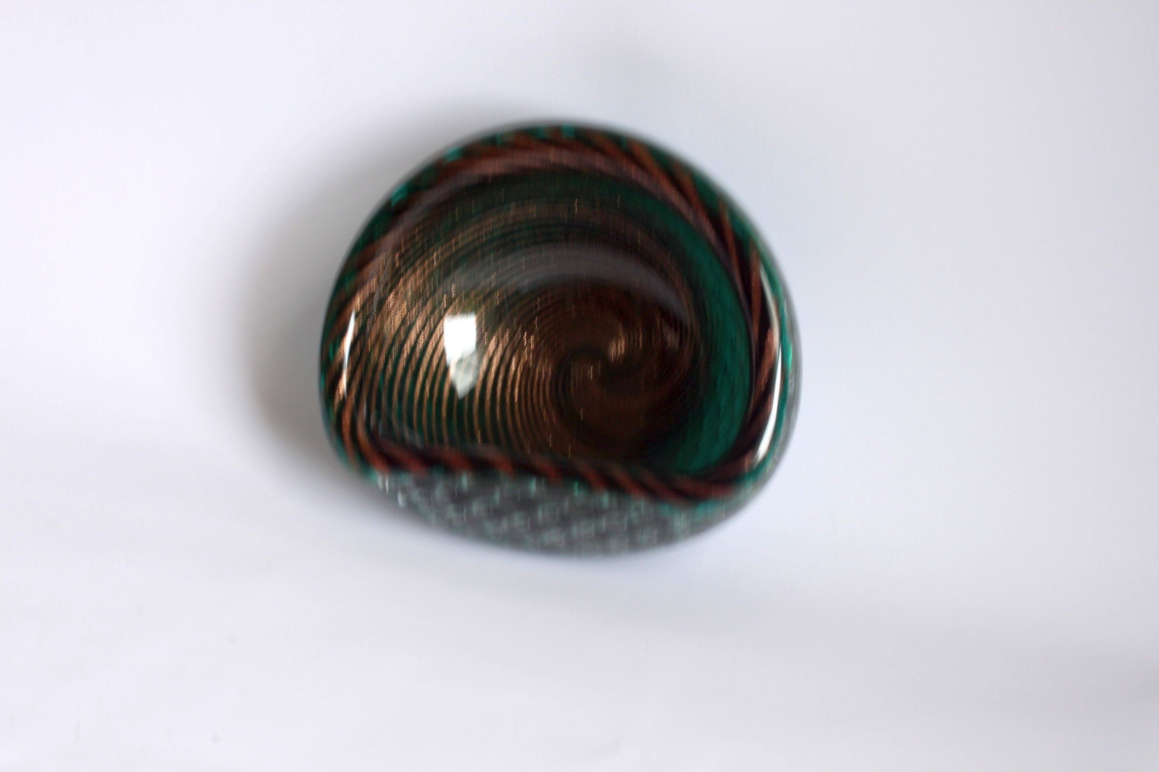 Gold flecked green bullicante and filigrana bowl, Murano 1950.