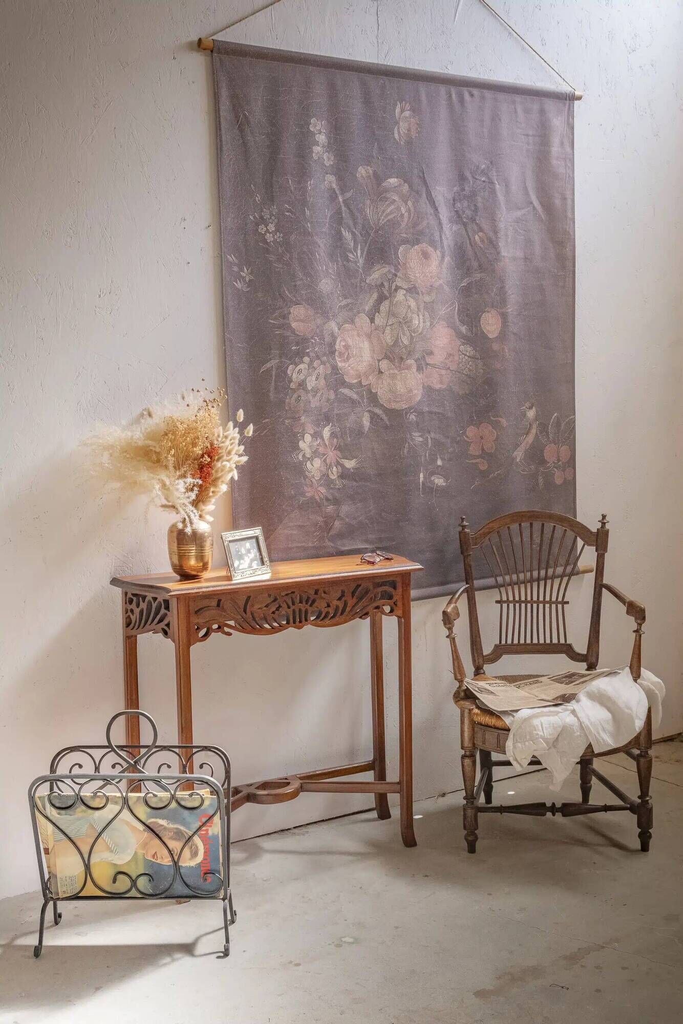 Wrought iron magazine rack "Hermine"