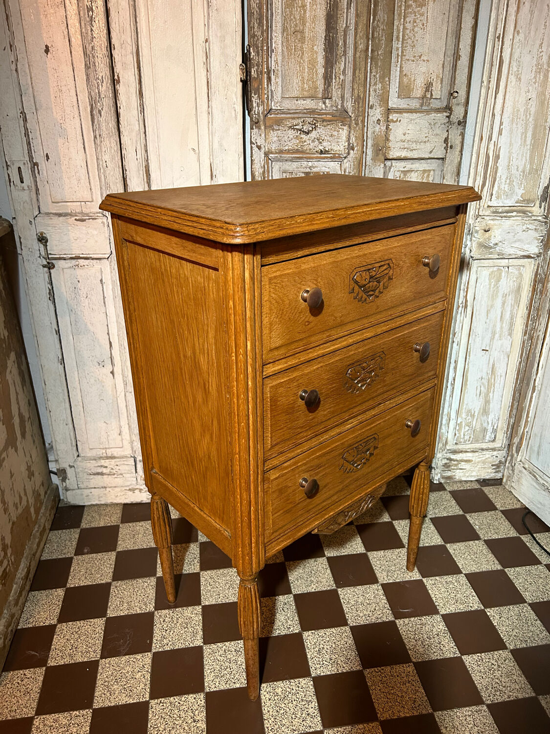 Small Art Deco chest of drawers with 3 drawers in light oak.