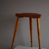High tripod stool in solid pine, by a Danish cabinetmaker, mid-century, around 1960.