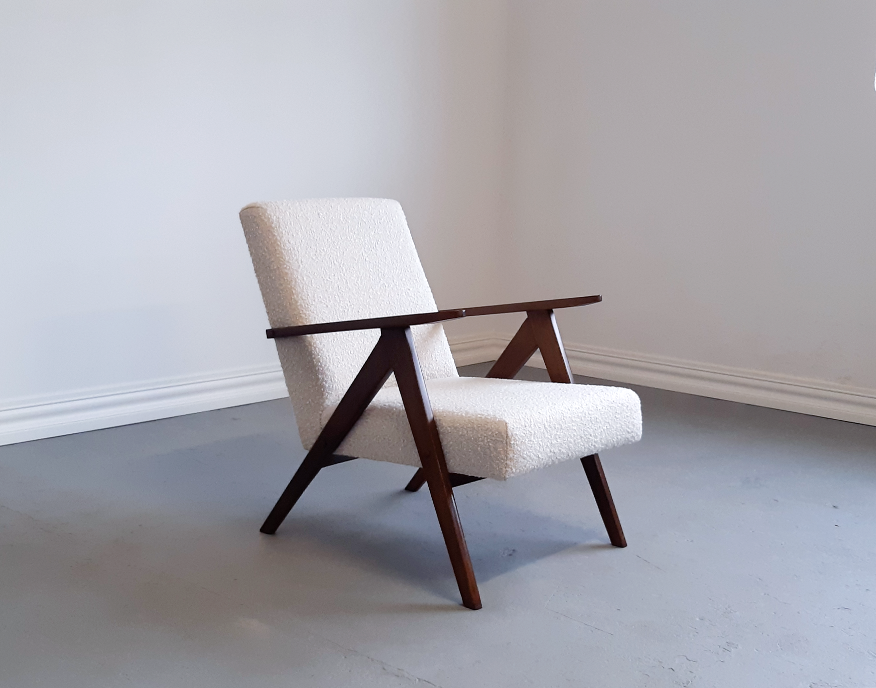 1960 model b 310 var mid century chair in ivory boucle