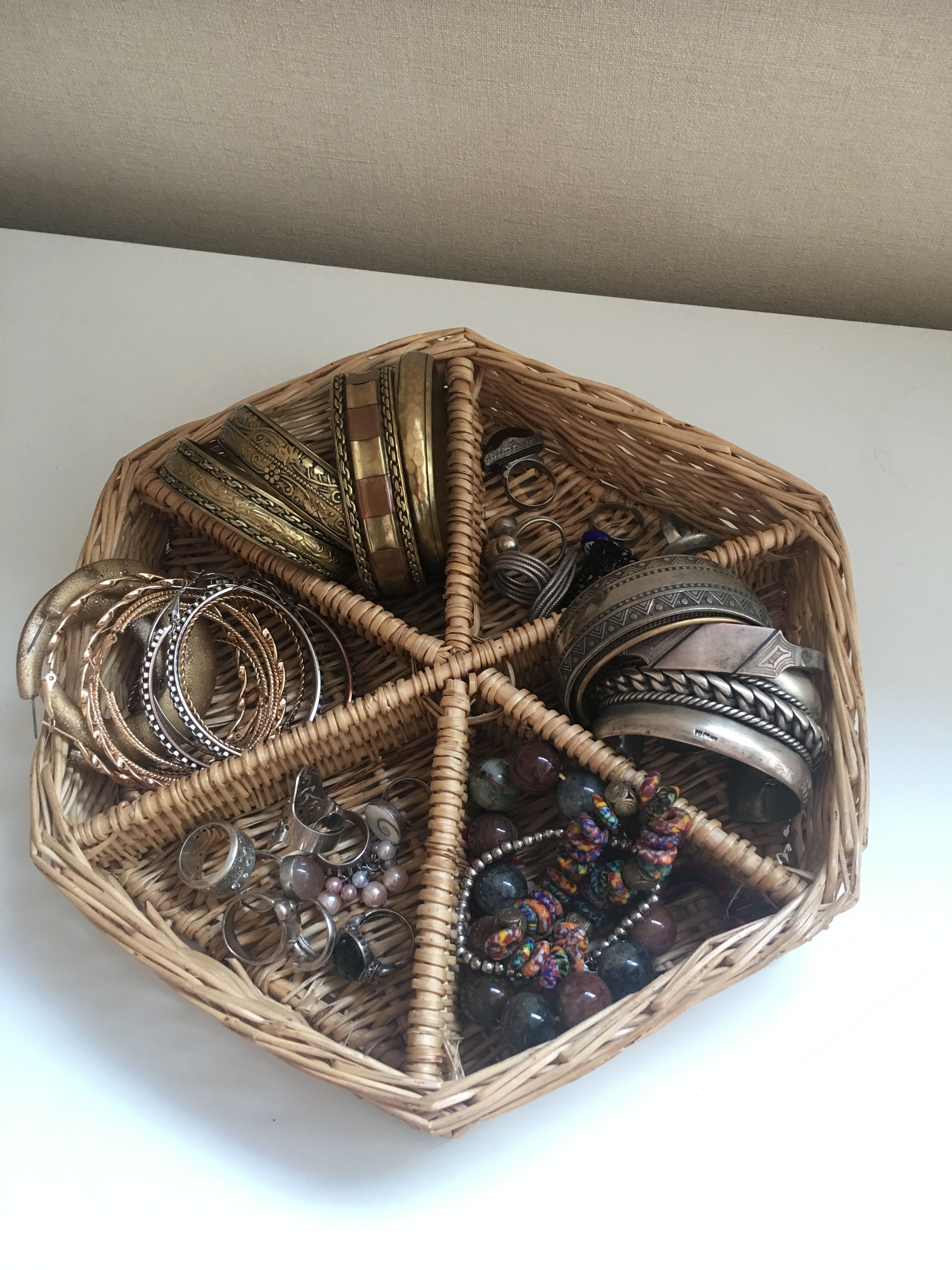 Vintage compartment basket