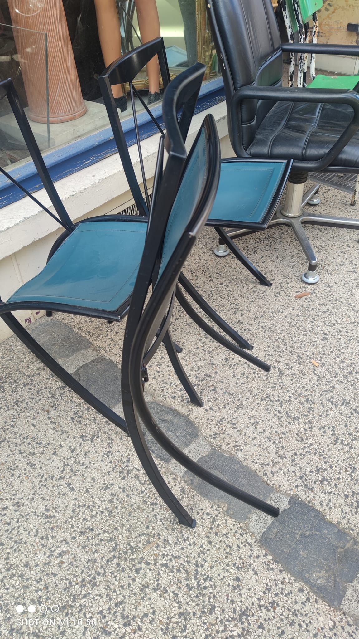 5 Bella folding chairs in steel and petrol blue leather by Maison Cattelan