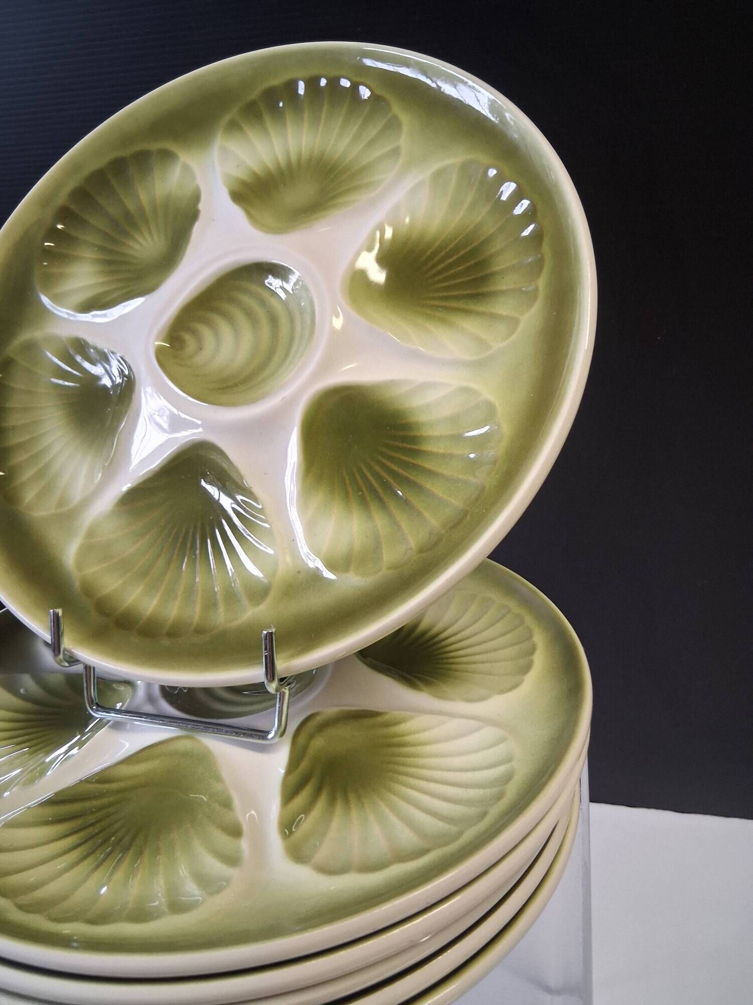 6 oyster/shellfish plates from Moulin des Loups in very good condition.