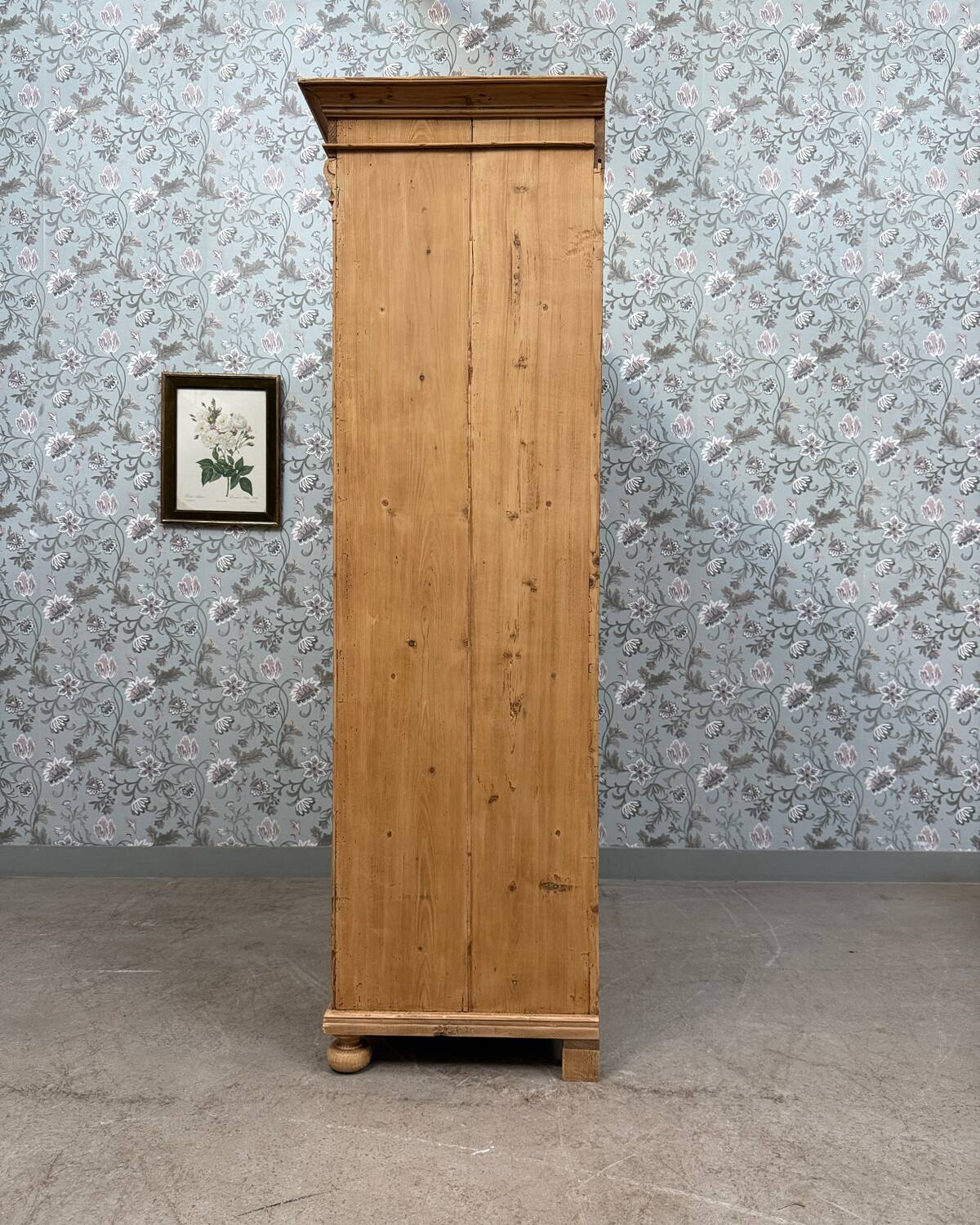 Large English wardrobe in solid pine (renovated)