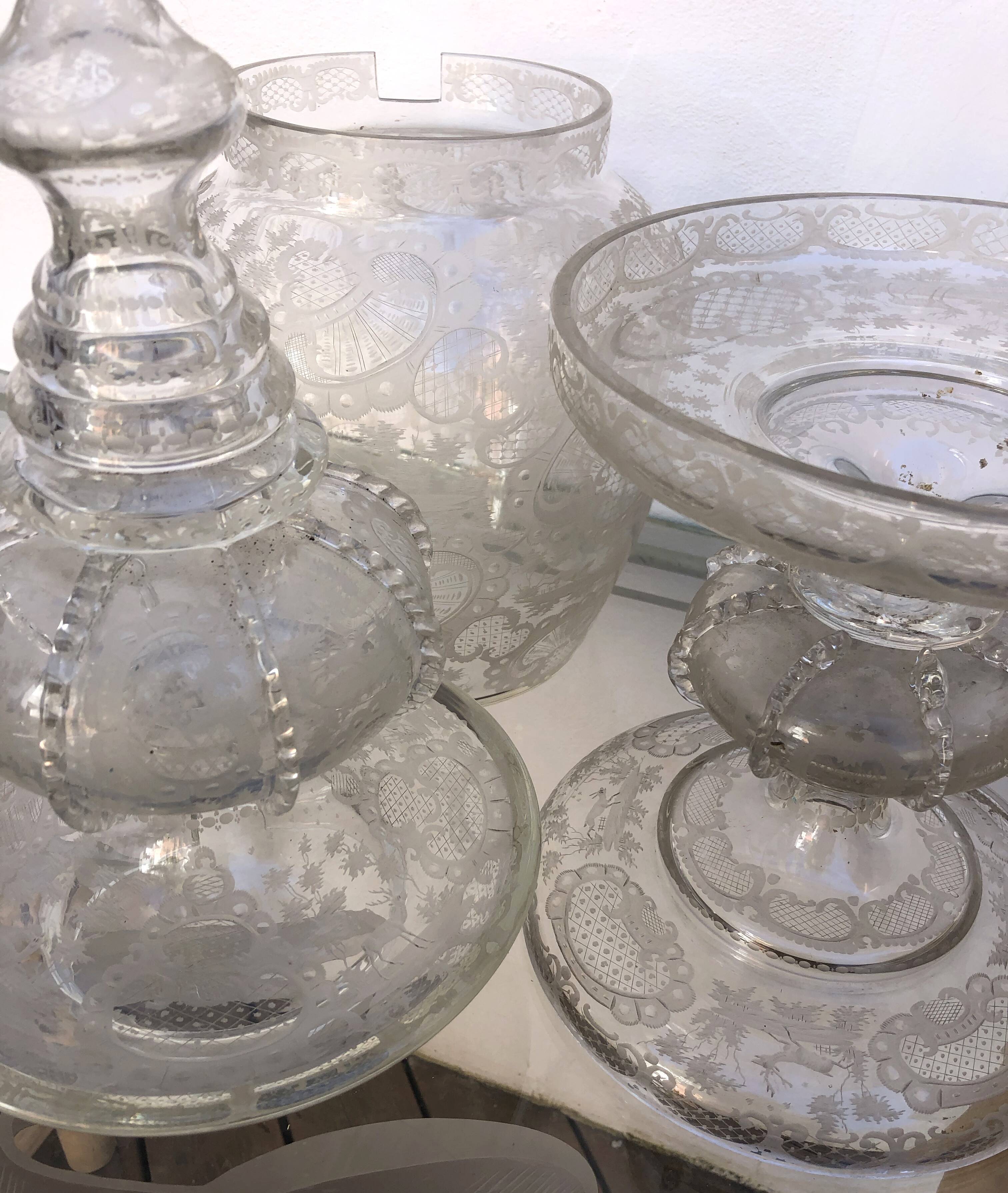 Very large glass punch vase engraved on pedestal, eighteenth