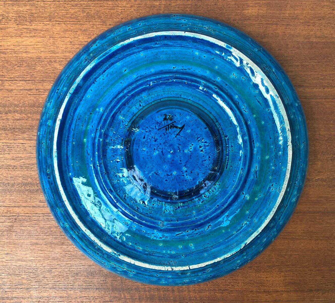 Large Rimini Blue bowl from the mid-century by Aldo Londi for Bitossi.