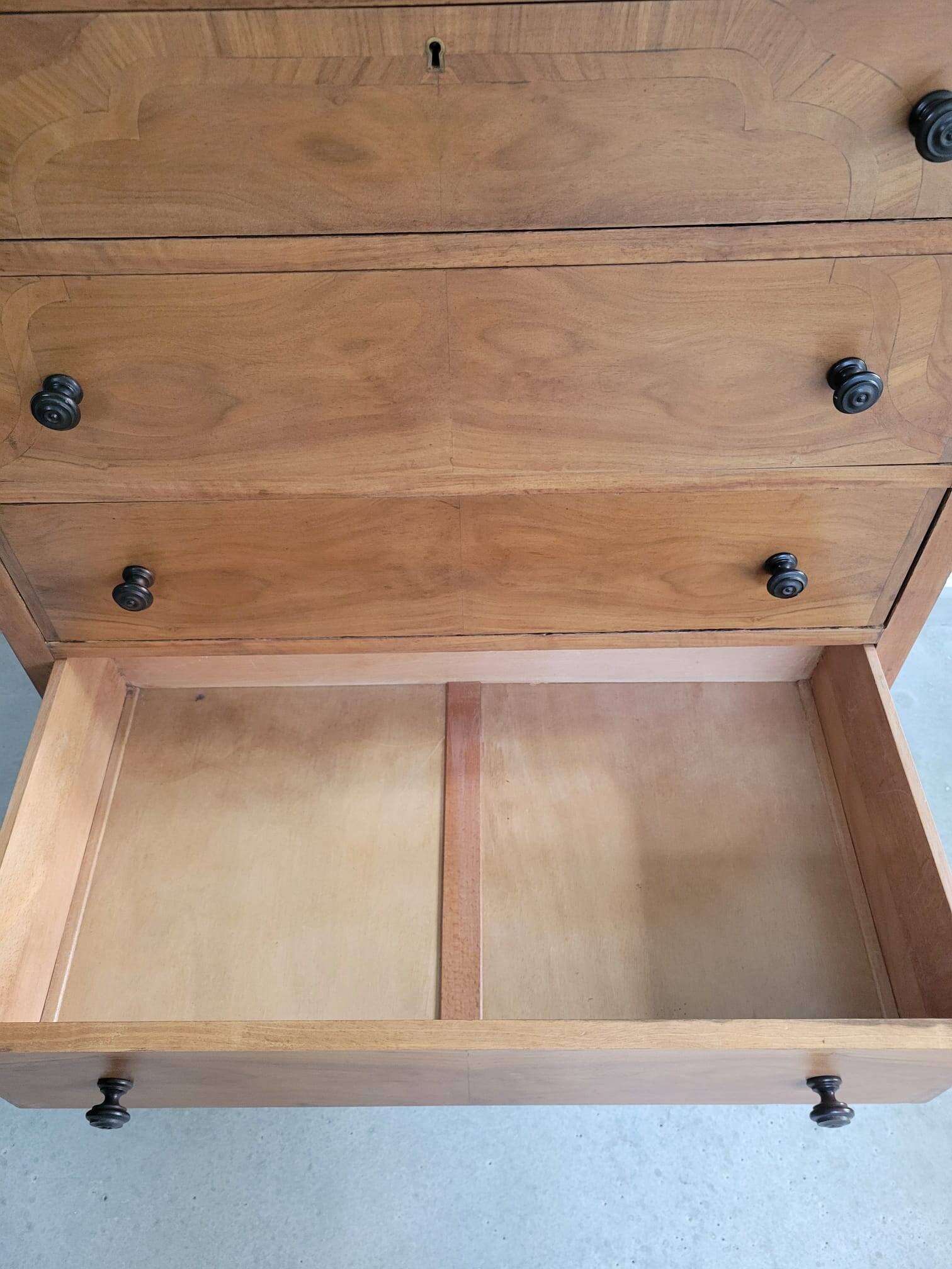 Commode anglaise haute 5 tiroirs marqueterie en ronce