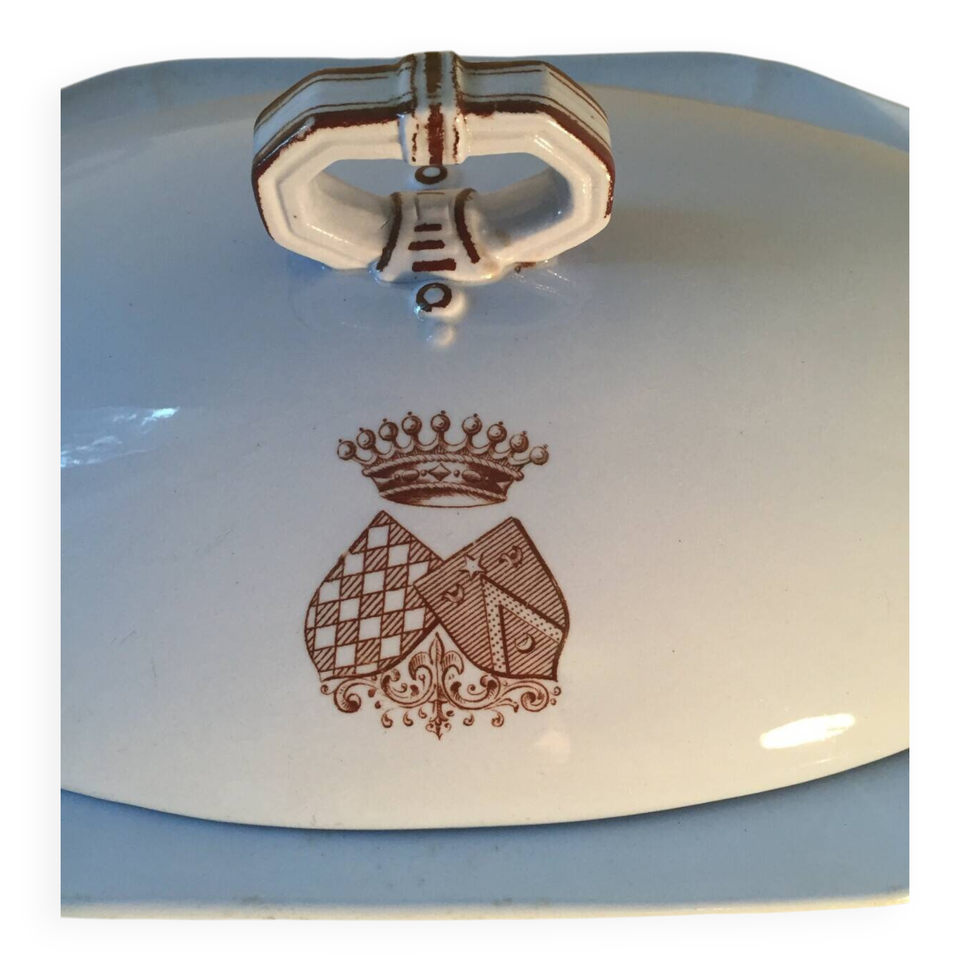 Tureen coat of arms Count Brown Westhead Moore & Co XIX