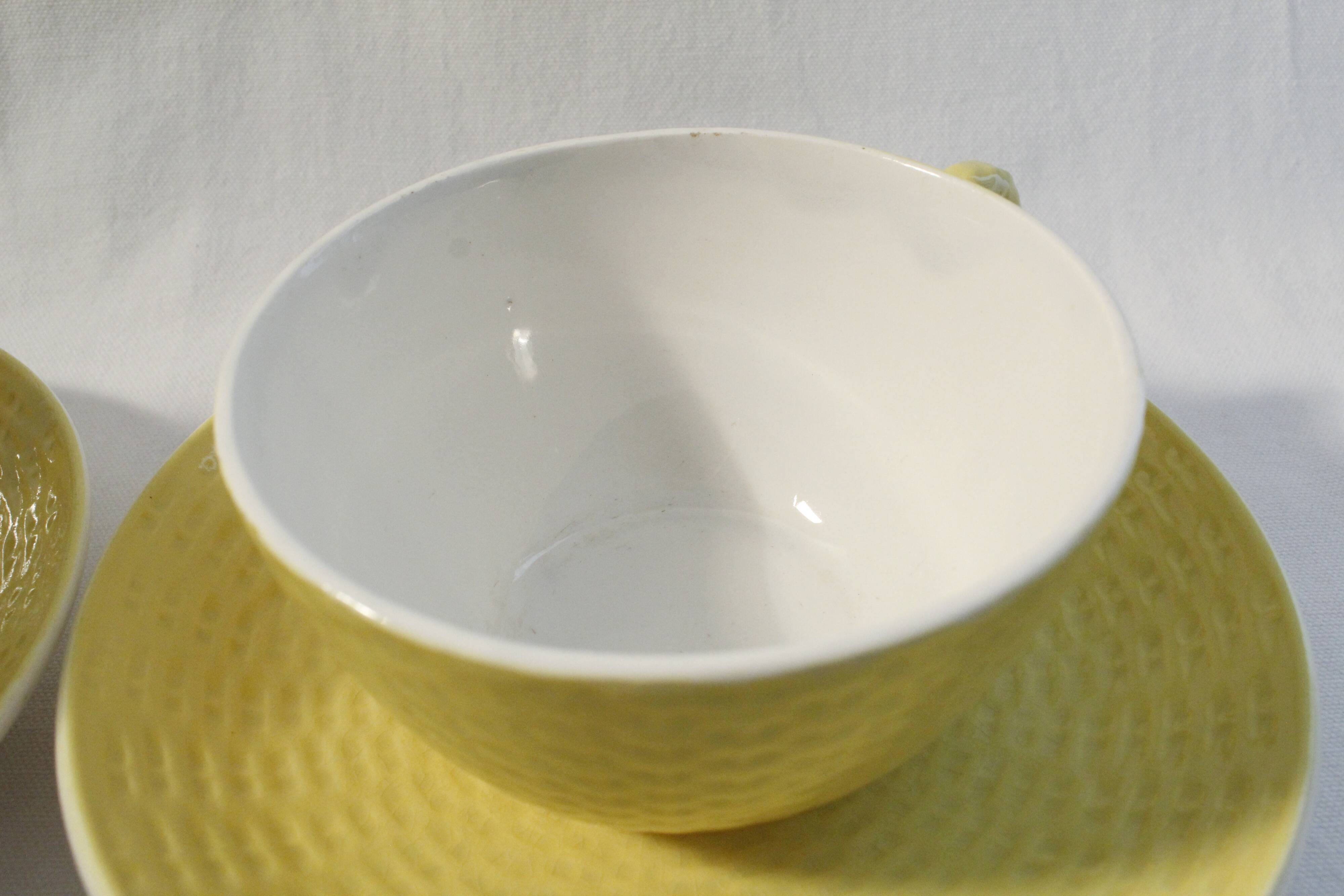 Lot 2 tea cups and yellow vintage saucer - Digoin Sarreguemines