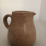 Pot à lait en grès signé