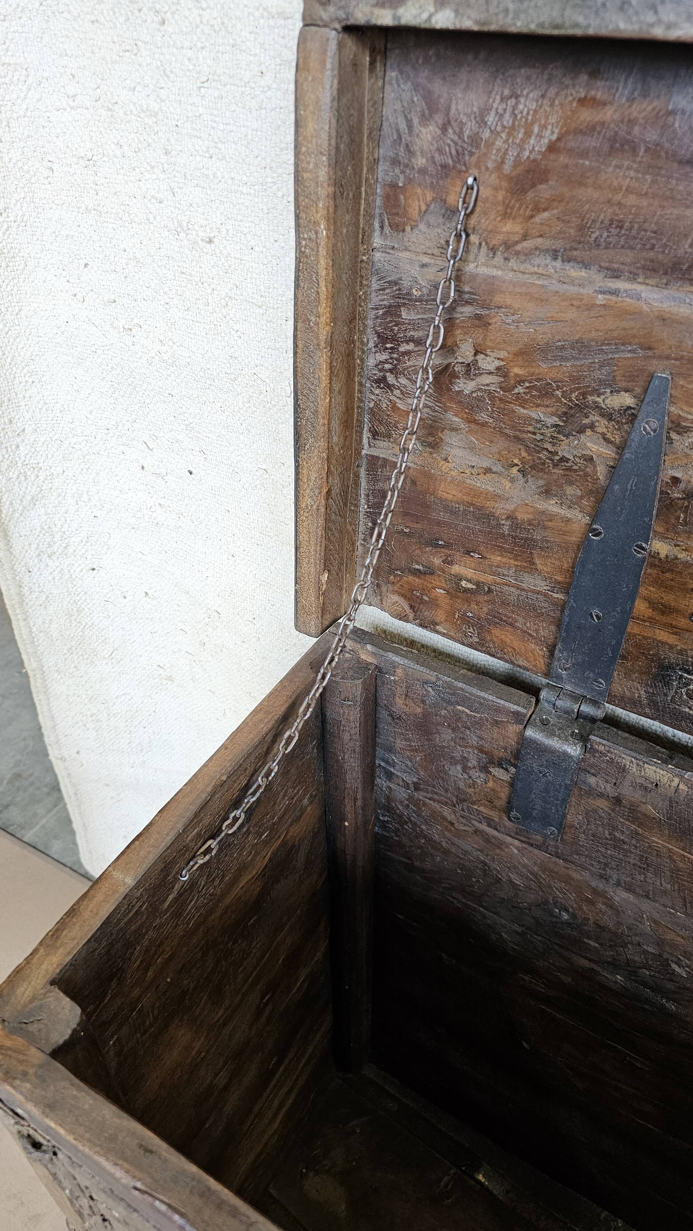 Old chest - dowry console from Bikaner in teak and wrought iron
