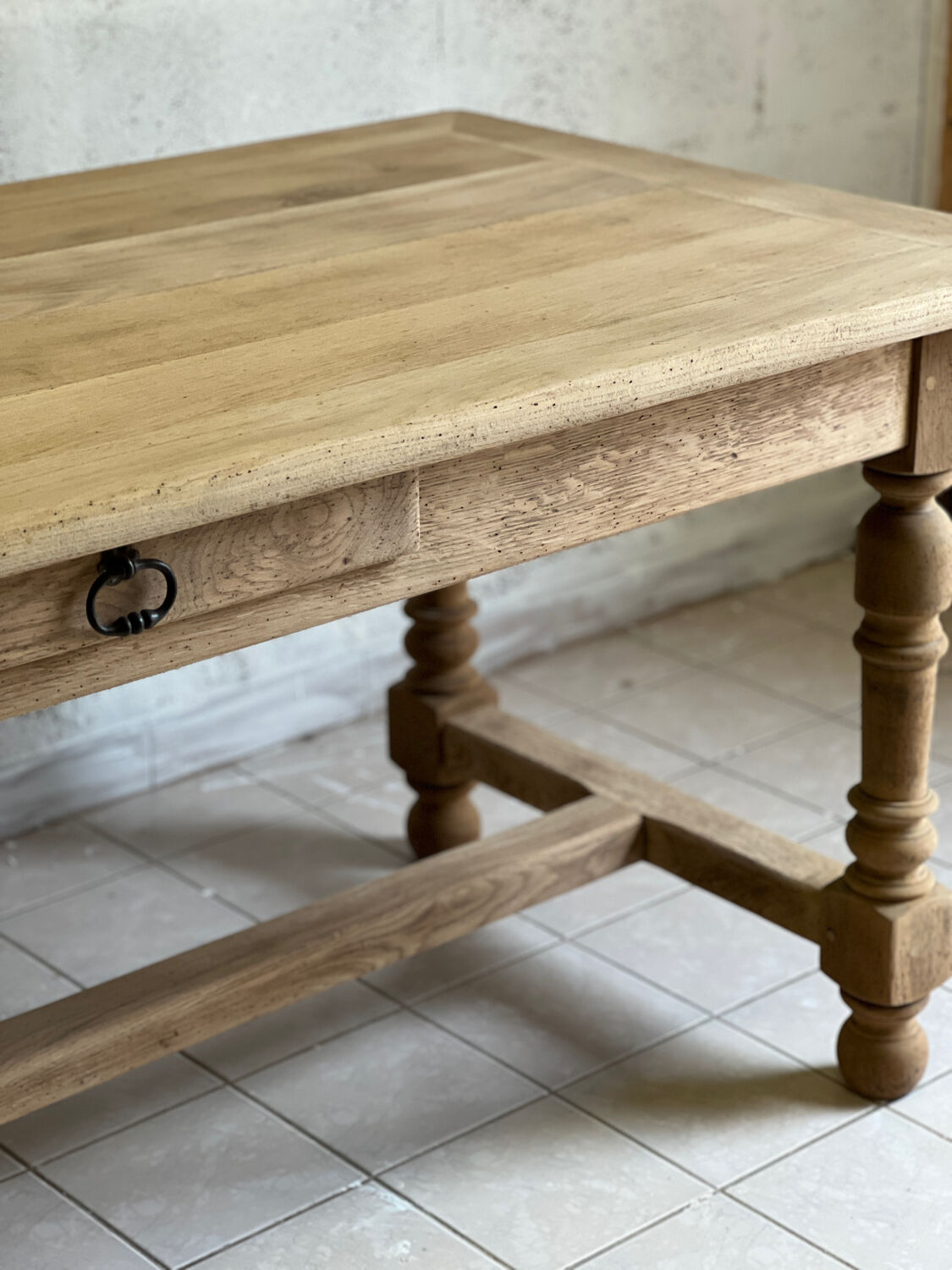 Farm table and its 2 solid oak benches.