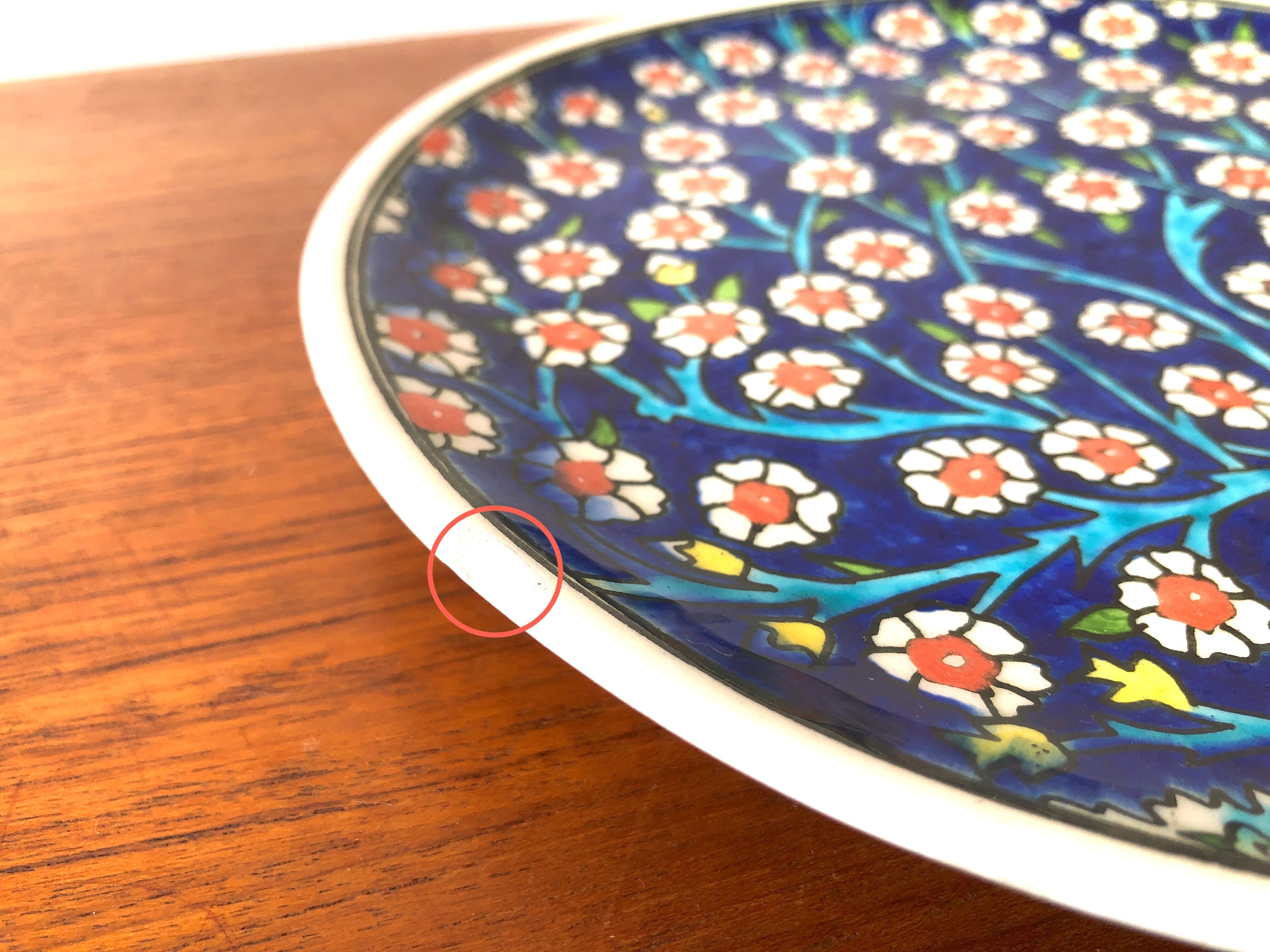 Kutahya collector's plate with Iznik Ottoman motifs