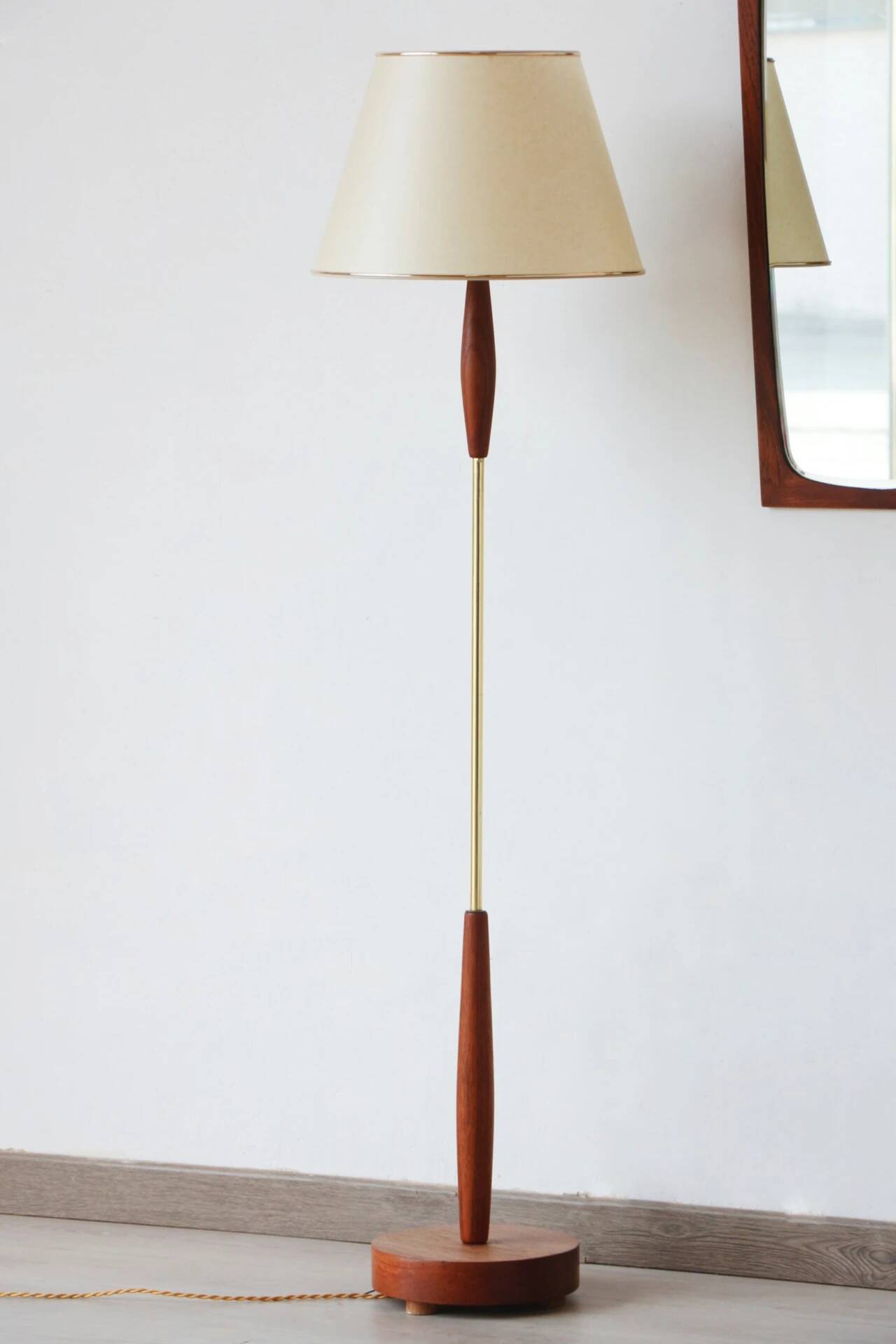 Lampadaire vintage teck années 60 | design & restauration