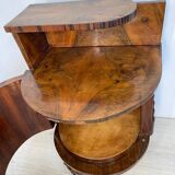 Table de chevet unique en noyer de style Art déco italien, années 1930.