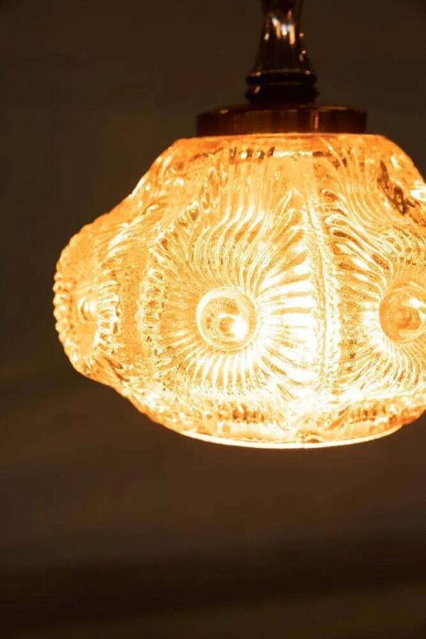Vintage design suspension suédoise en verre des années 60, verre travaillé