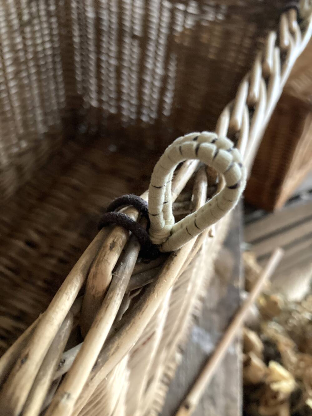 Wicker basket with convex lid