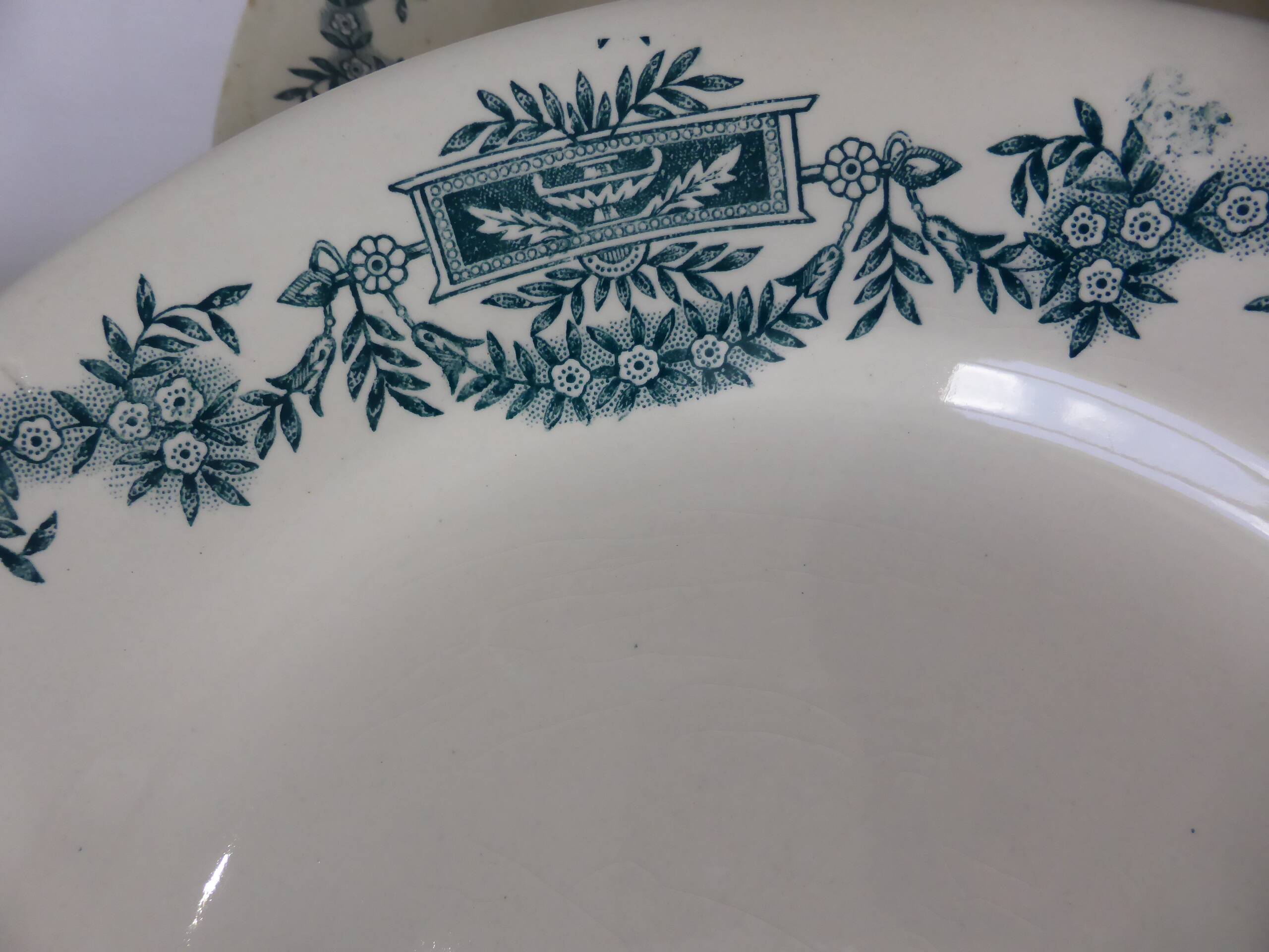 4 Longchamp ironstone dinner plates, Lutèce pattern 220602