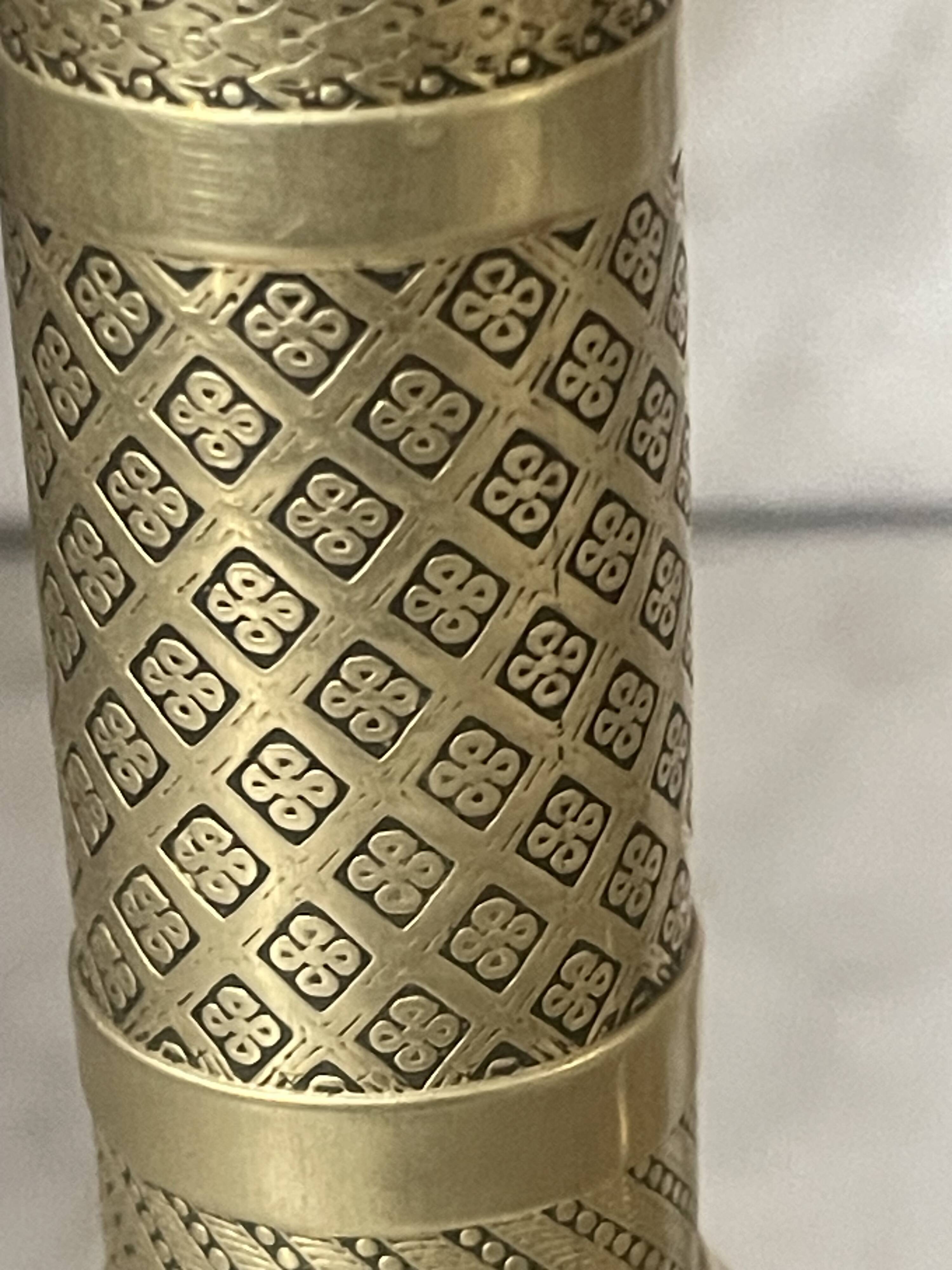 Pair of chiselled brass candlesticks from the 19th century.